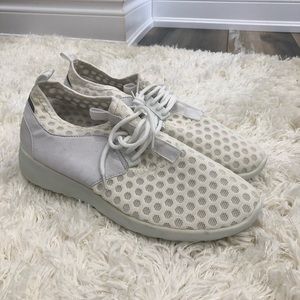 2/$20 - Ardene Runners